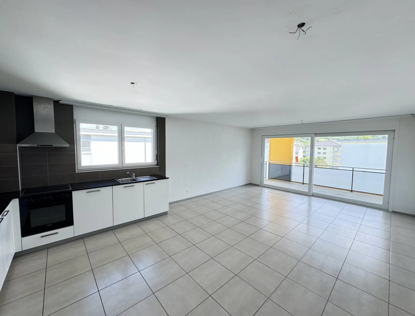 Spacious Apartment with Balcony - Photo 5 of 12