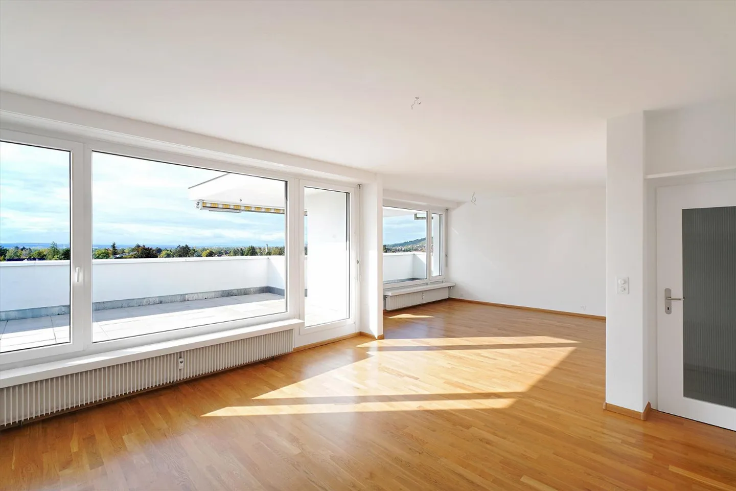 Wohnen mit Stil & traumhafter Aussicht! - Foto 3 von 12