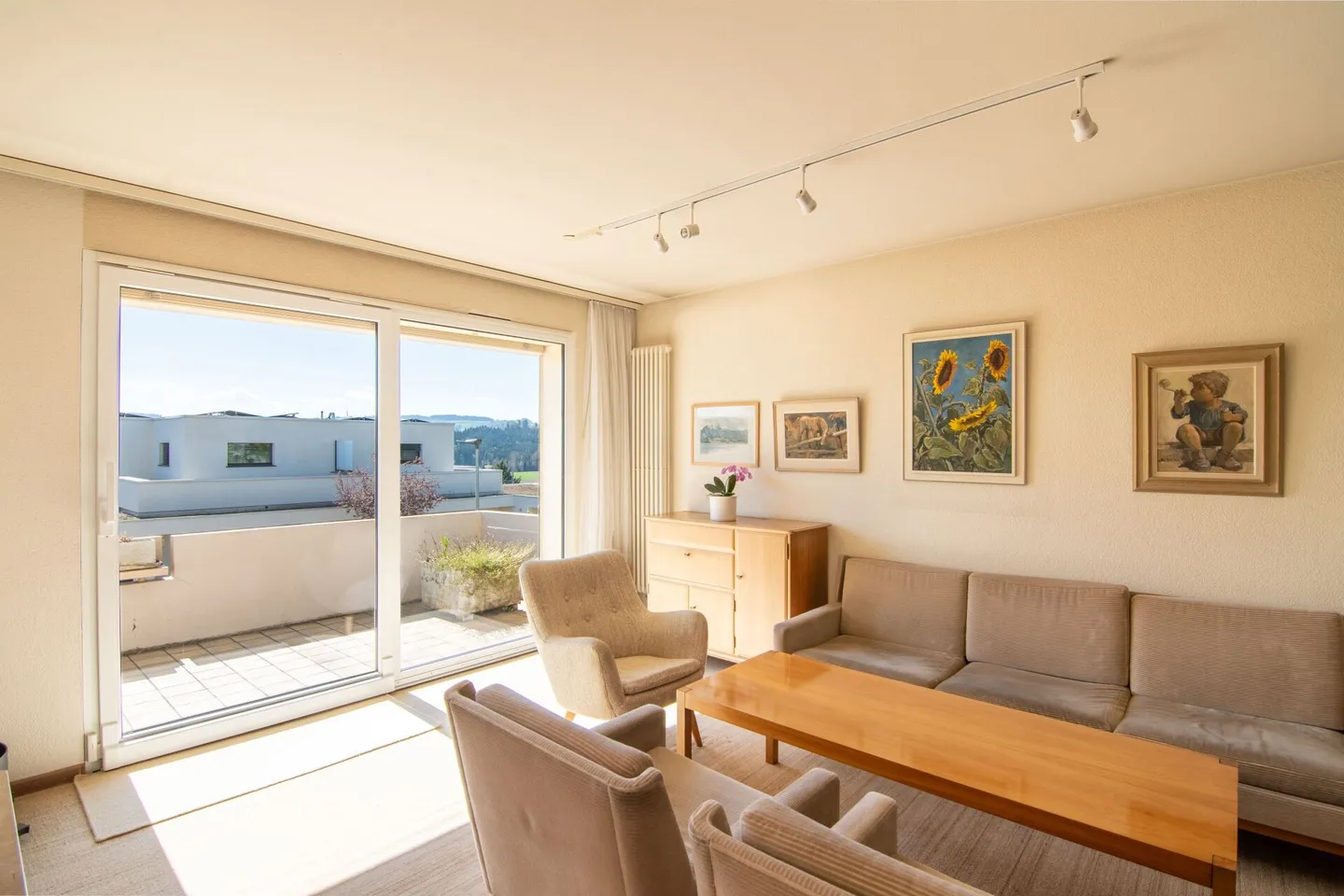 Maison familiale jumelée spacieuse de 6,5 pièces avec vue sur la montagne et possibilités d'utilisation variées - Photo 7 sur 23