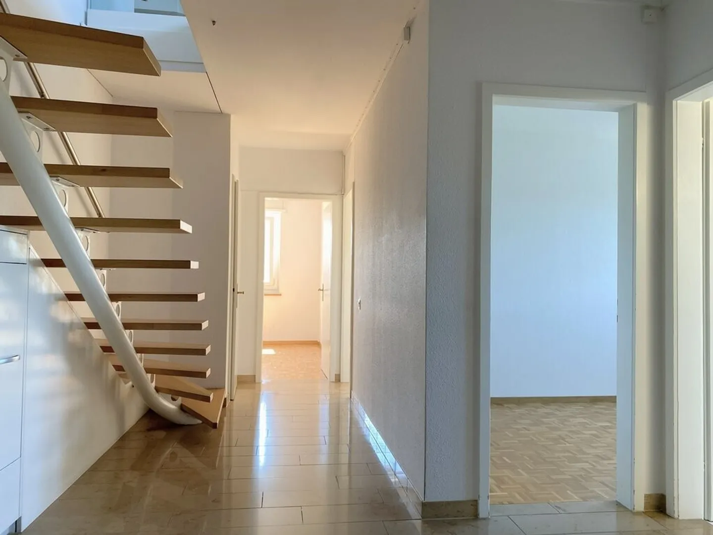 Living with a panoramic view on the 14th floor - Photo 8 of 11