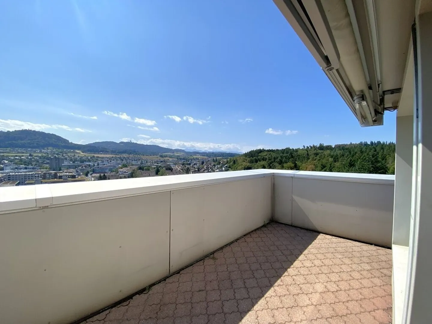 Living with a panoramic view on the 14th floor - Photo 10 of 11