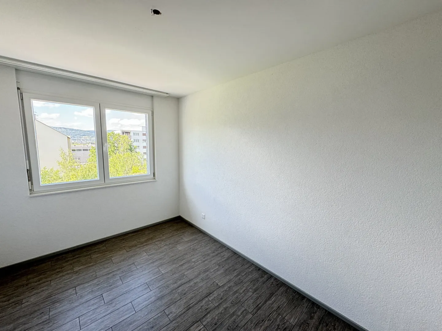 Spacious Apartment with Balcony - Photo 9 of 12