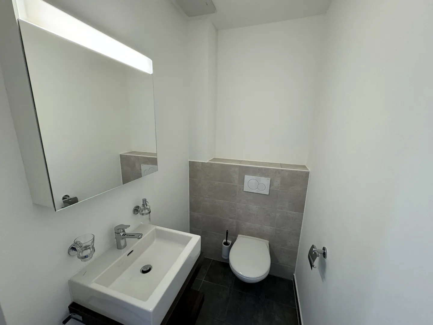 Spacious Apartment with Balcony - Photo 11 of 12