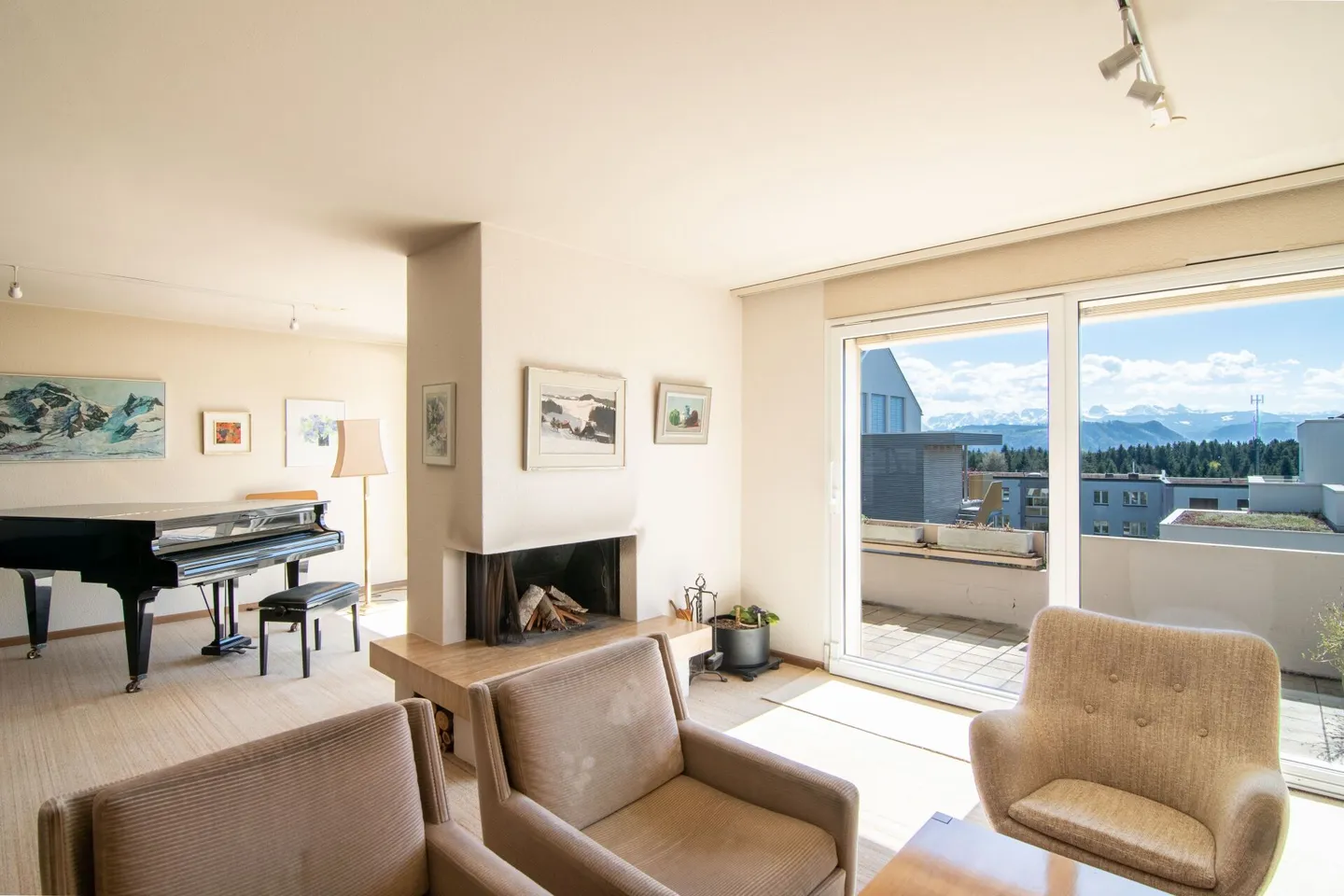 Maison familiale jumelée spacieuse de 6,5 pièces avec vue sur la montagne et possibilités d'utilisation variées - Photo 9 sur 23