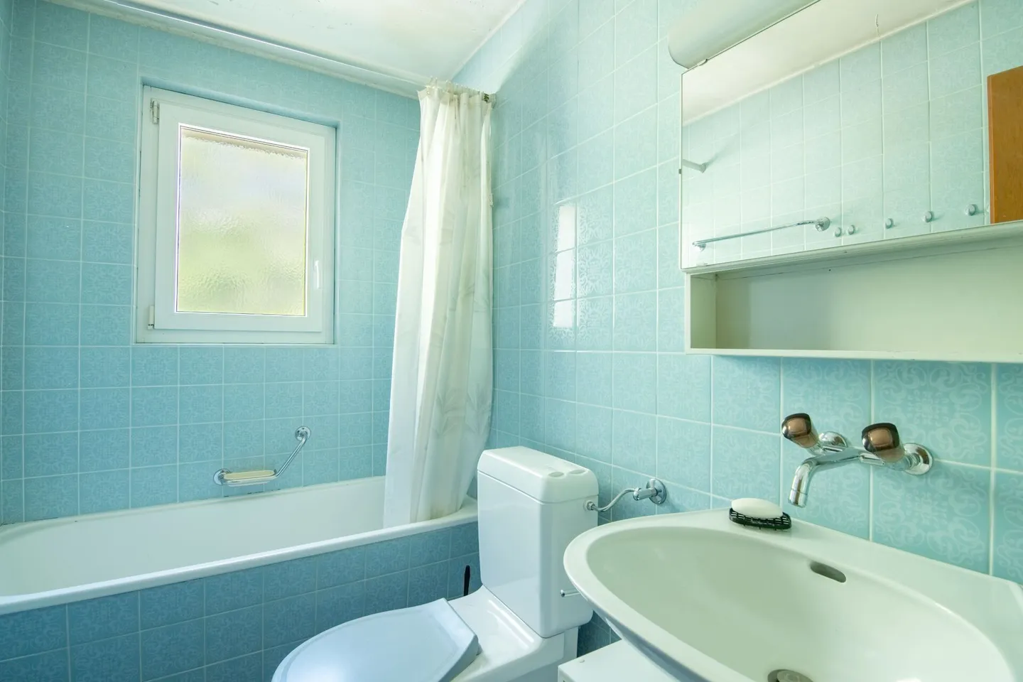 Maison familiale jumelée spacieuse de 6,5 pièces avec vue sur la montagne et possibilités d'utilisation variées - Photo 17 sur 23