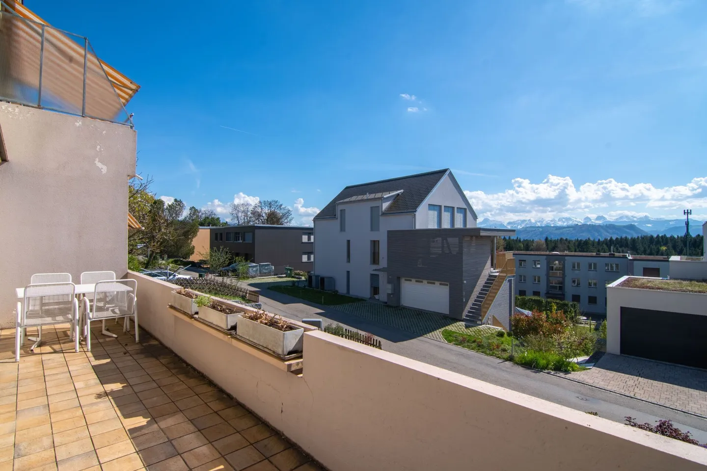 Maison familiale jumelée spacieuse de 6,5 pièces avec vue sur la montagne et possibilités d'utilisation variées - Photo 18 sur 23