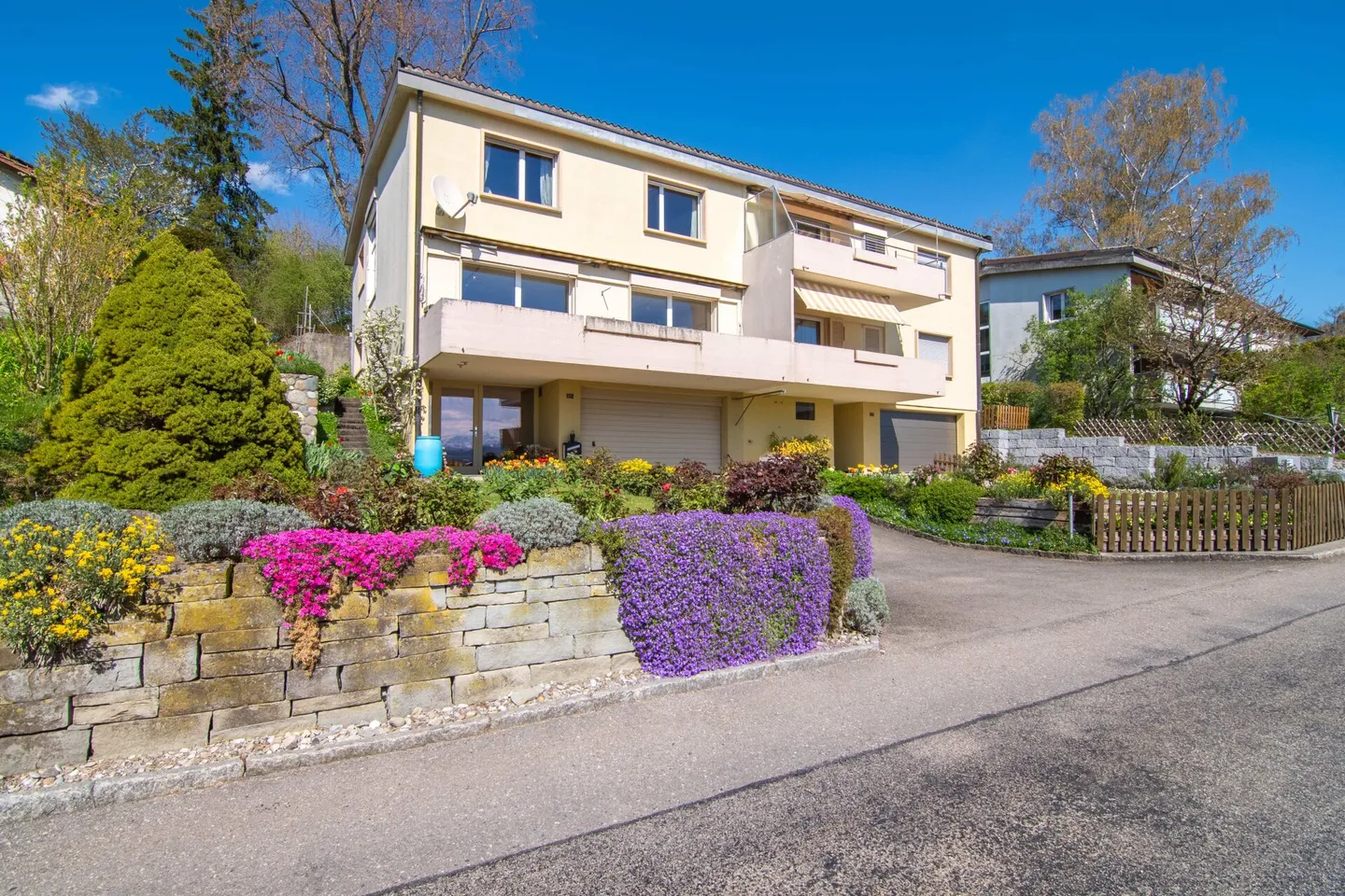 Maison familiale jumelée spacieuse de 6,5 pièces avec vue sur la montagne et possibilités d'utilisation variées - Photo 20 sur 23