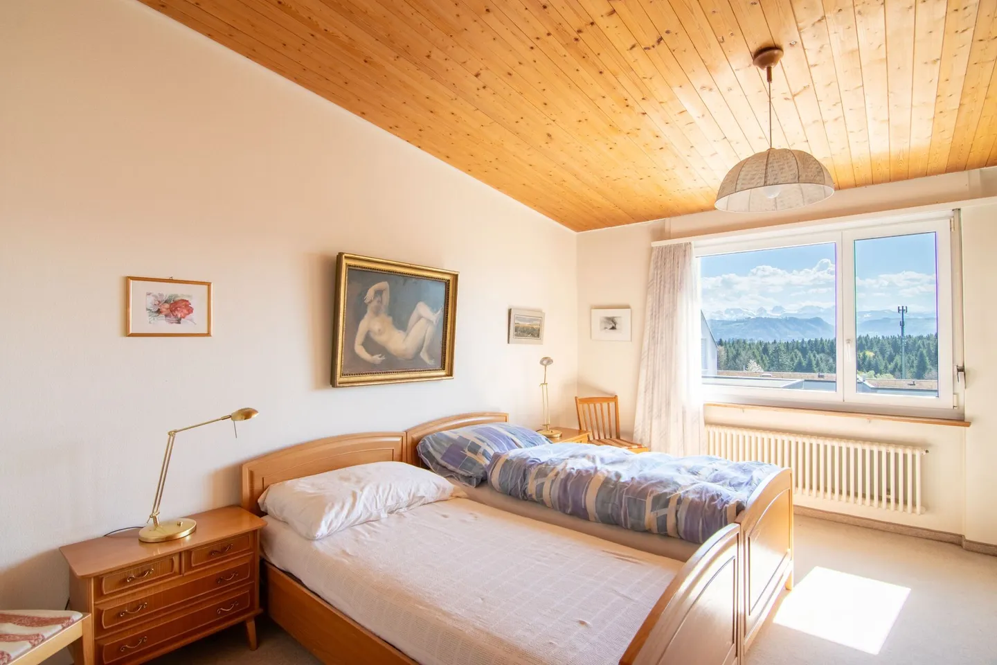 Maison familiale jumelée spacieuse de 6,5 pièces avec vue sur la montagne et possibilités d'utilisation variées - Photo 13 sur 23