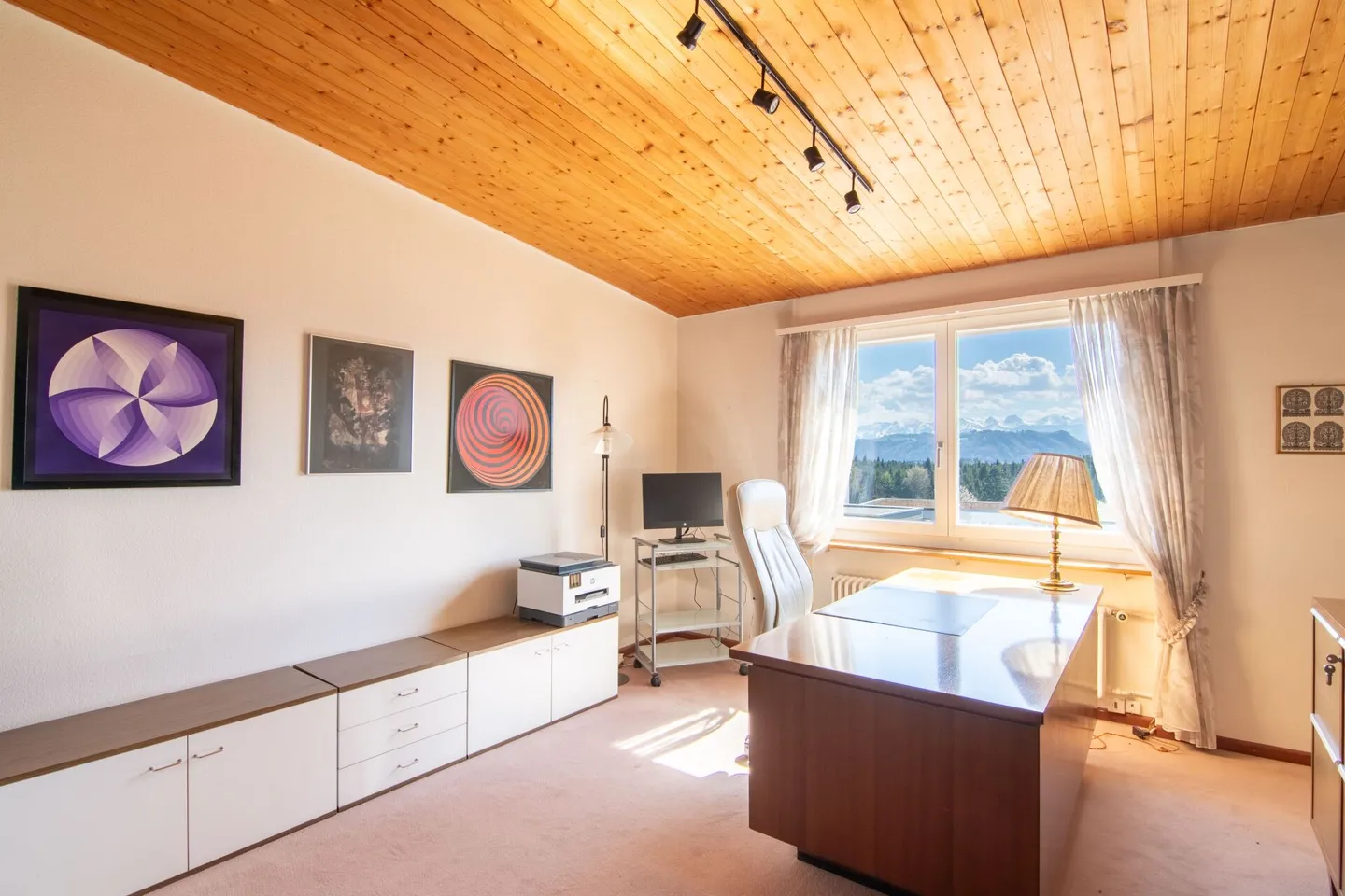 Maison familiale jumelée spacieuse de 6,5 pièces avec vue sur la montagne et possibilités d'utilisation variées - Photo 12 sur 23