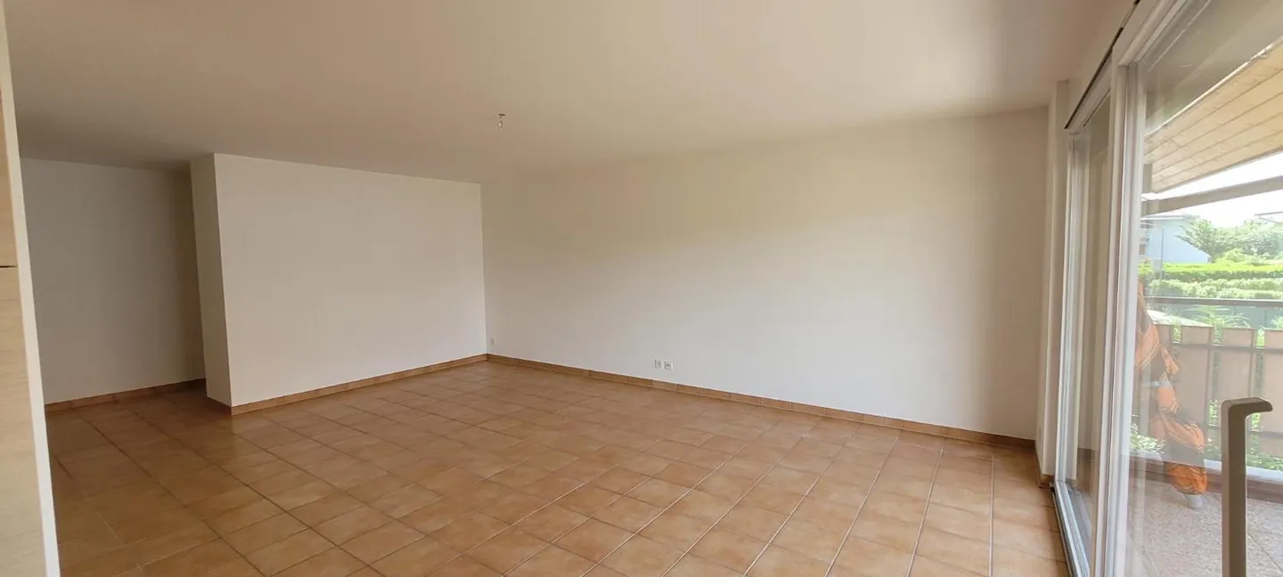Beautiful bright 4.5-room apartment on the 1st floor with balcony - Photo 4 of 7