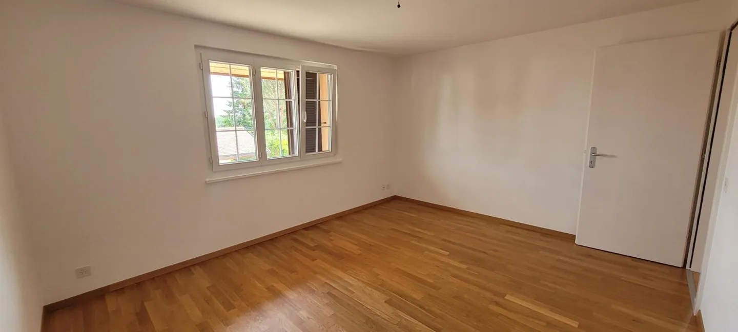 Beautiful bright 4.5-room apartment on the 1st floor with balcony - Photo 5 of 7