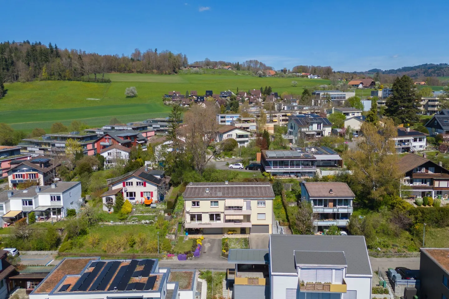 Maison familiale jumelée spacieuse de 6,5 pièces avec vue sur la montagne et possibilités d'utilisation variées - Photo 23 sur 23
