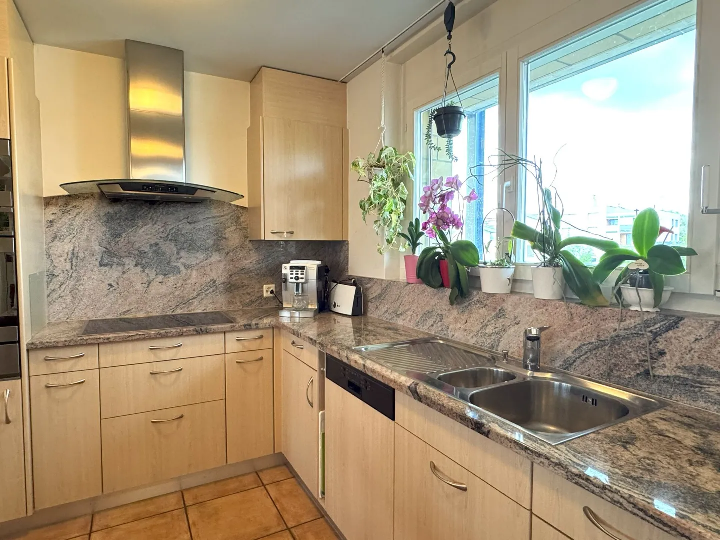 Central 5 1/2 room apartment for sale - Photo 1 of 12