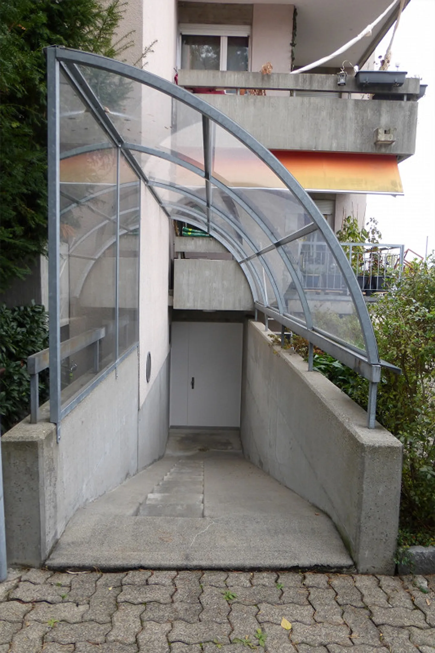 Stockage / Atelier / Salle de Loisirs avec Accès Direct de l'Extérieur - Photo 1 sur 5