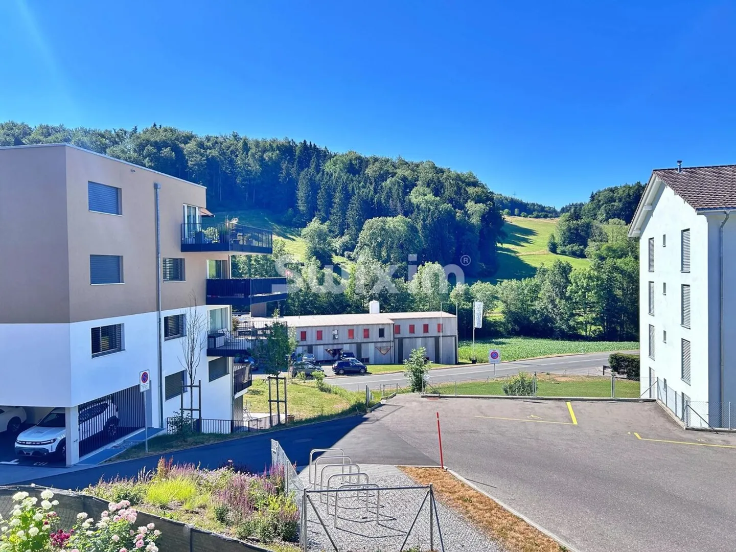 Appartement moderne avec grande terrasse - Photo 1 sur 9