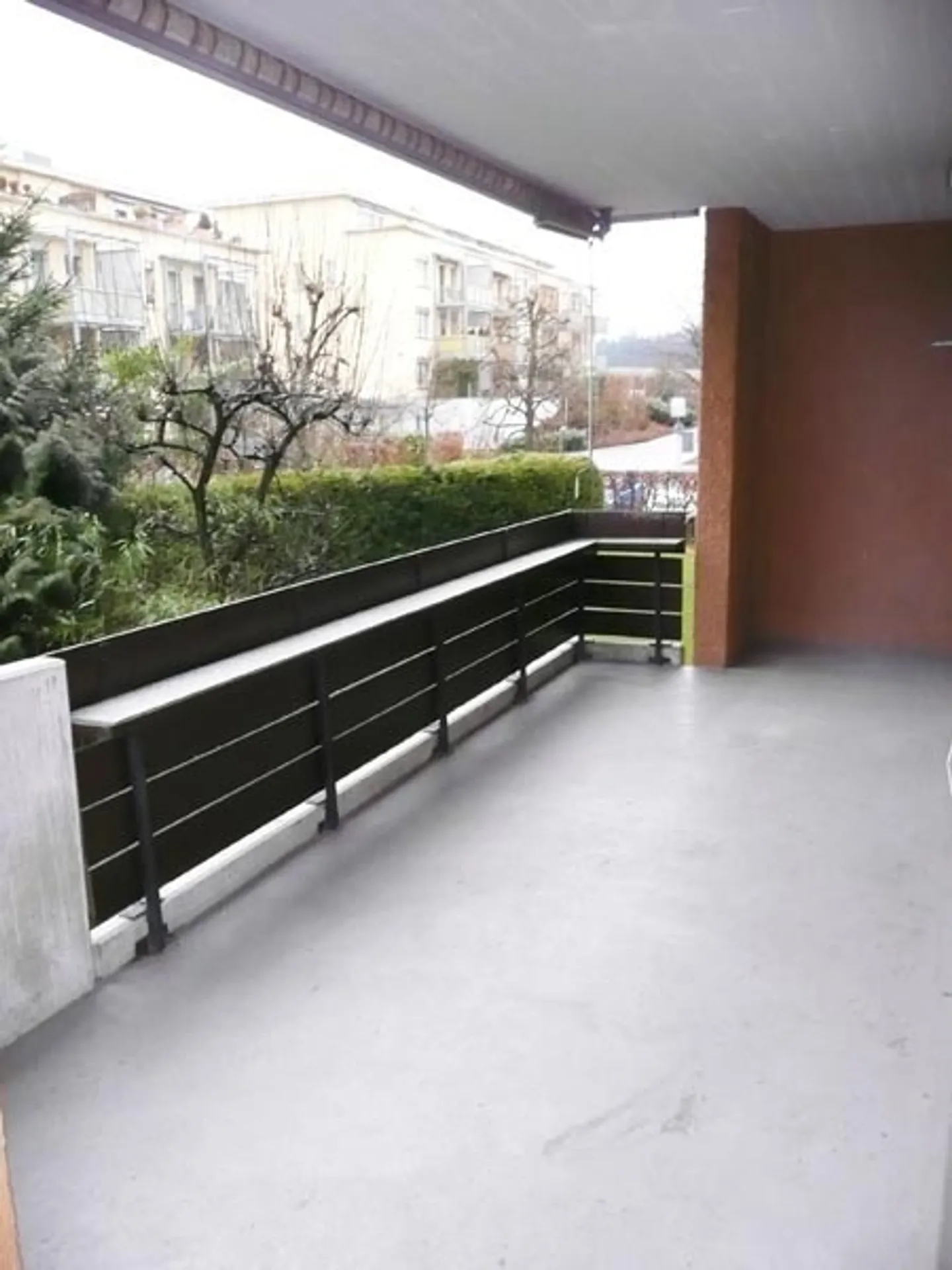 Ampio appartamento familiare con camino in un ambiente verdeggiante - Foto 5 di 5