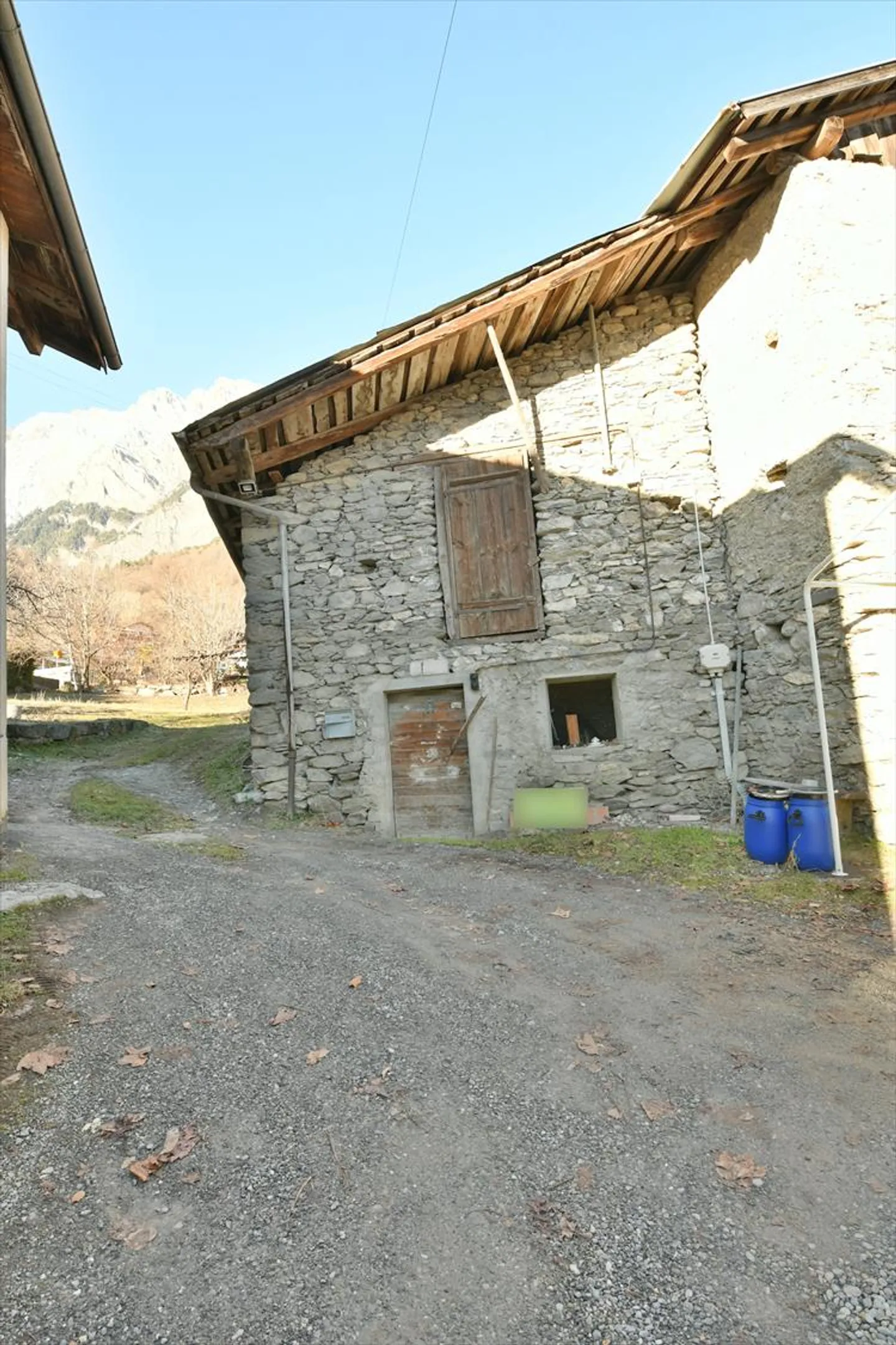 Da acquistare a Chamoson/VS, propriet
à composta da 3,5 appezzamenti, 1 casa e 1 fienile - Foto 13 di 19