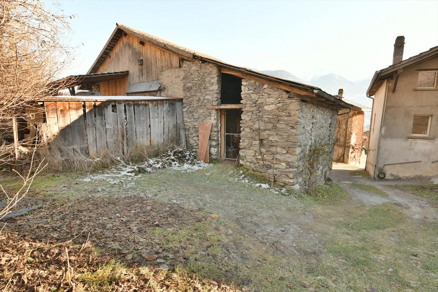 Da acquistare a Chamoson/VS, propriet
à composta da 3,5 appezzamenti, 1 casa e 1 fienile - Foto 14 di 19