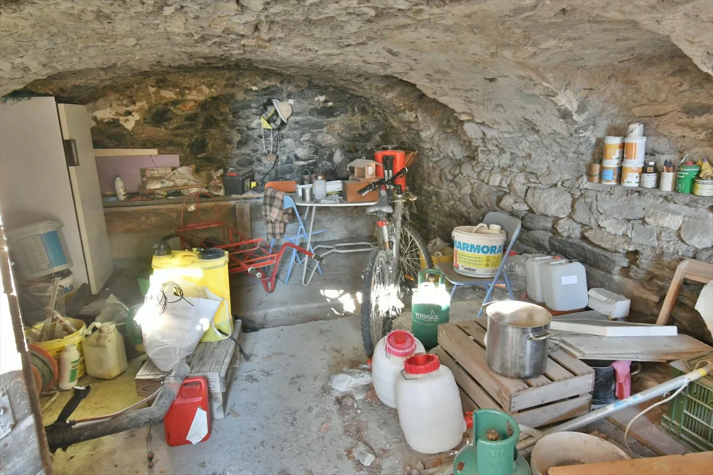 Da acquistare a Chamoson/VS, propriet
à composta da 3,5 appezzamenti, 1 casa e 1 fienile - Foto 15 di 19