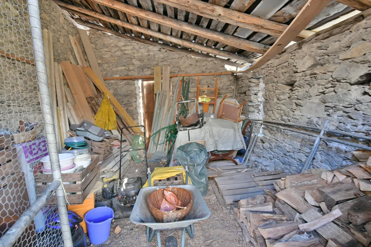 Da acquistare a Chamoson/VS, propriet
à composta da 3,5 appezzamenti, 1 casa e 1 fienile - Foto 16 di 19