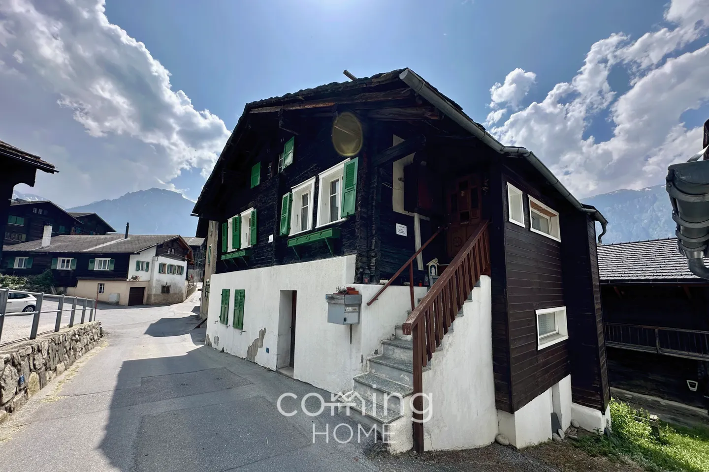 Chalet a Termen - con charme tradizionale, vista e grande potenziale di ristrutturazione - Foto 3 di 17