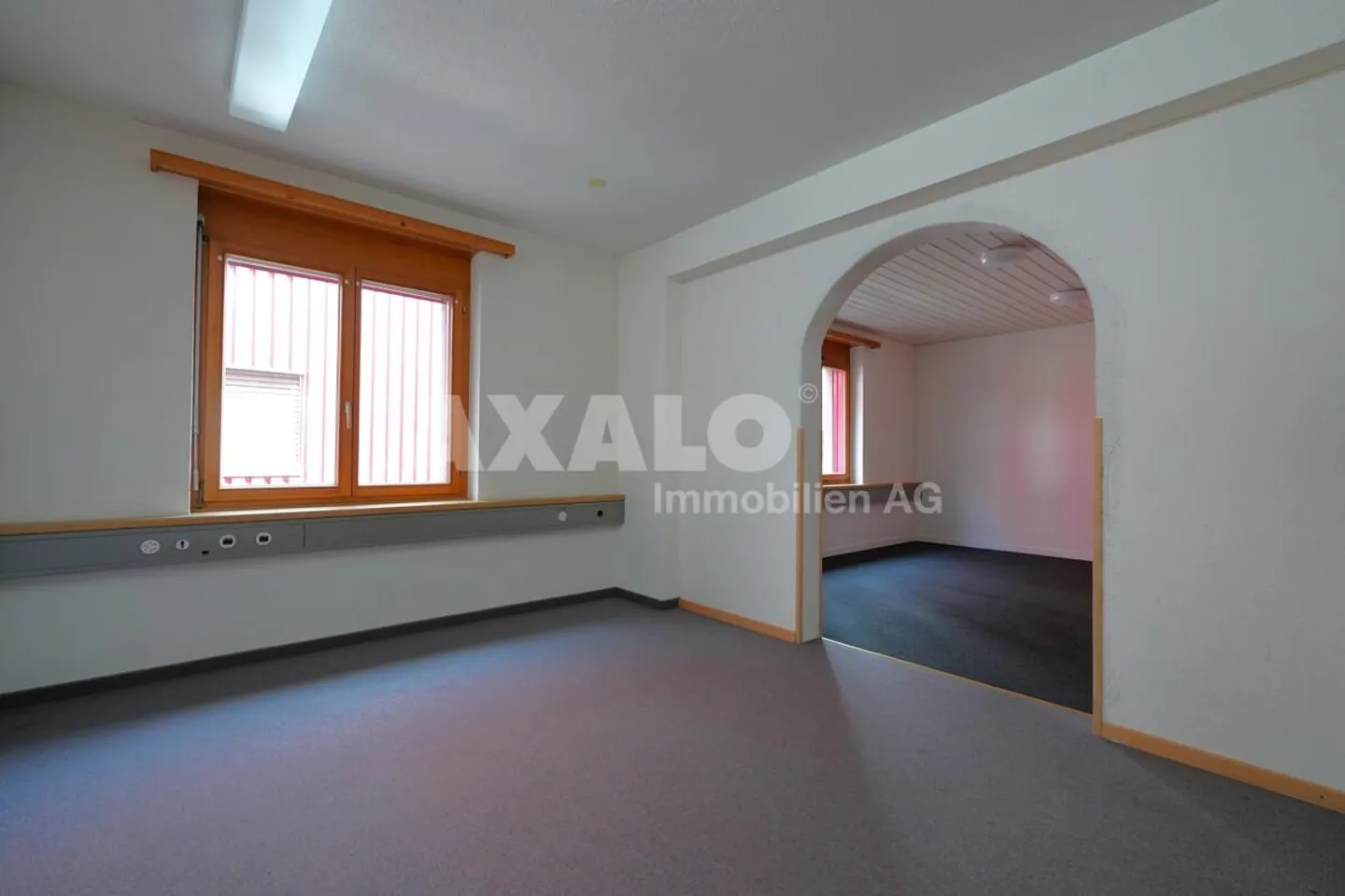 Spazio ufficio/pratica luminoso in una posizione ben collegata a Sevelen - Foto 8 di 12