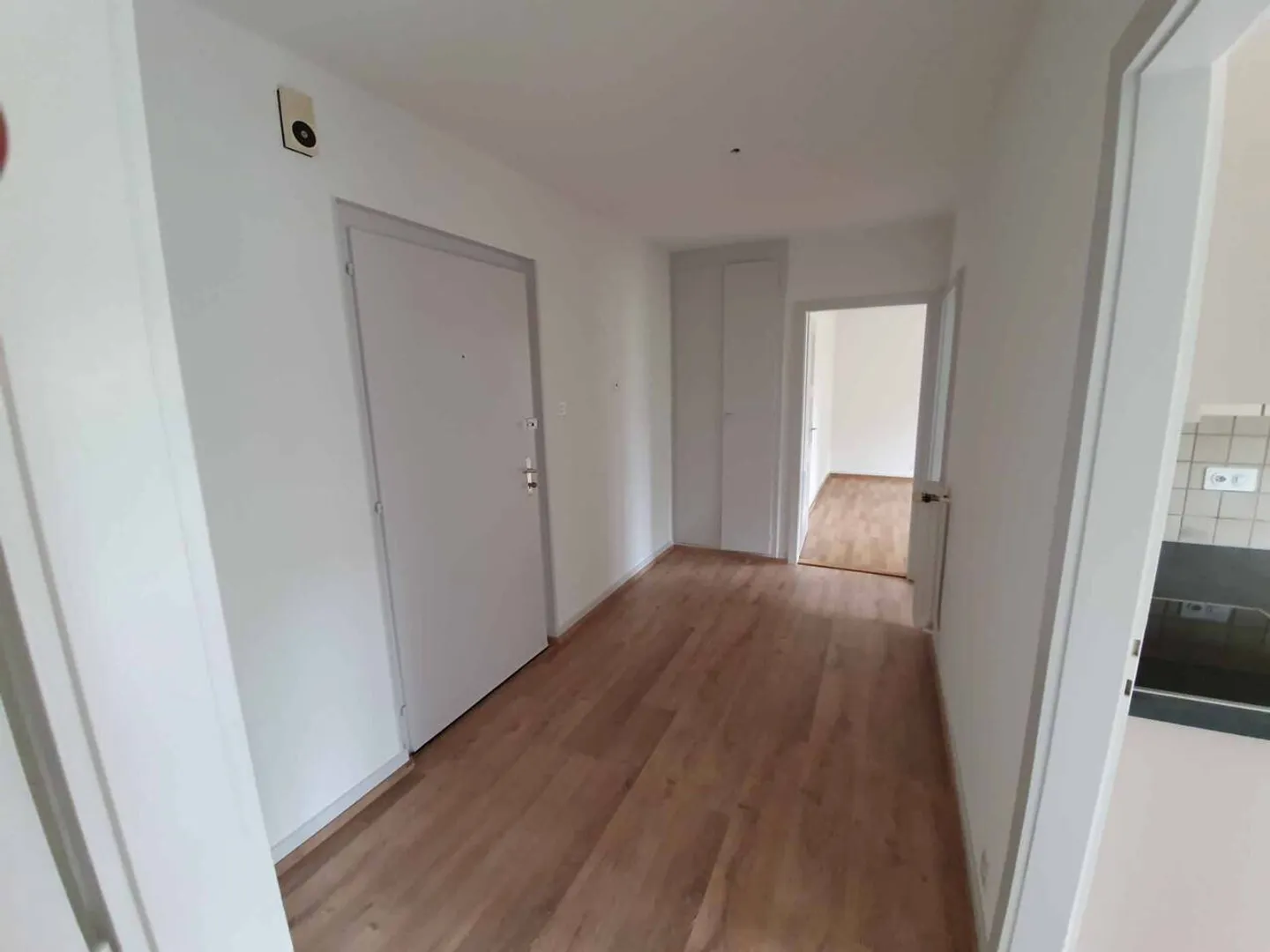 Apartment for rent - Photo 2 of 13