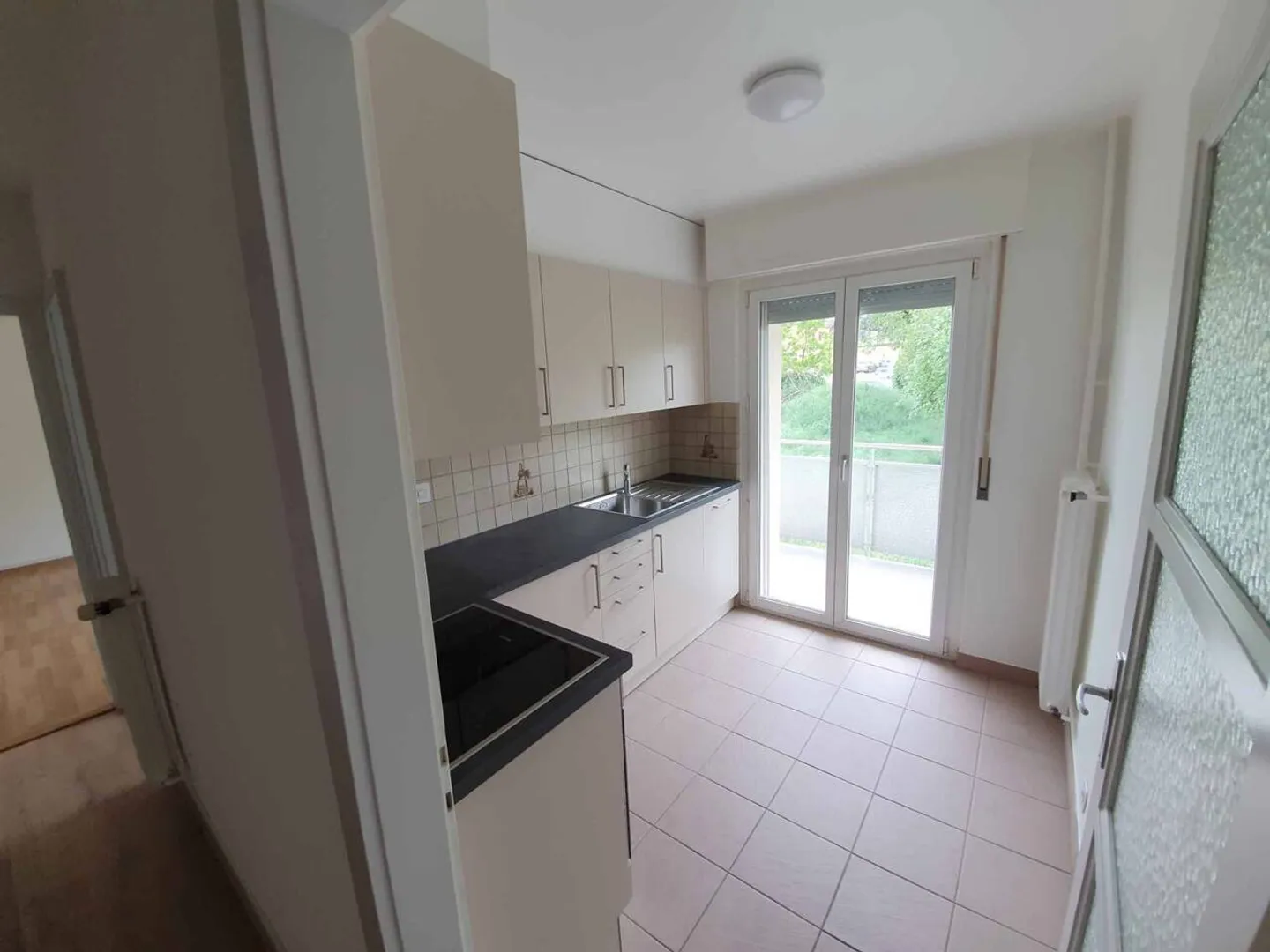 Apartment for rent - Photo 5 of 13