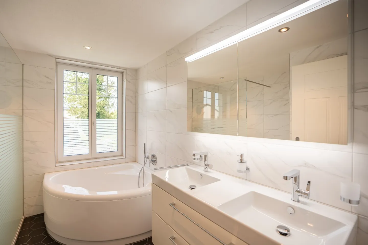 Stilvolle Villa mit modernster Ausstattung - Foto 6 von 7