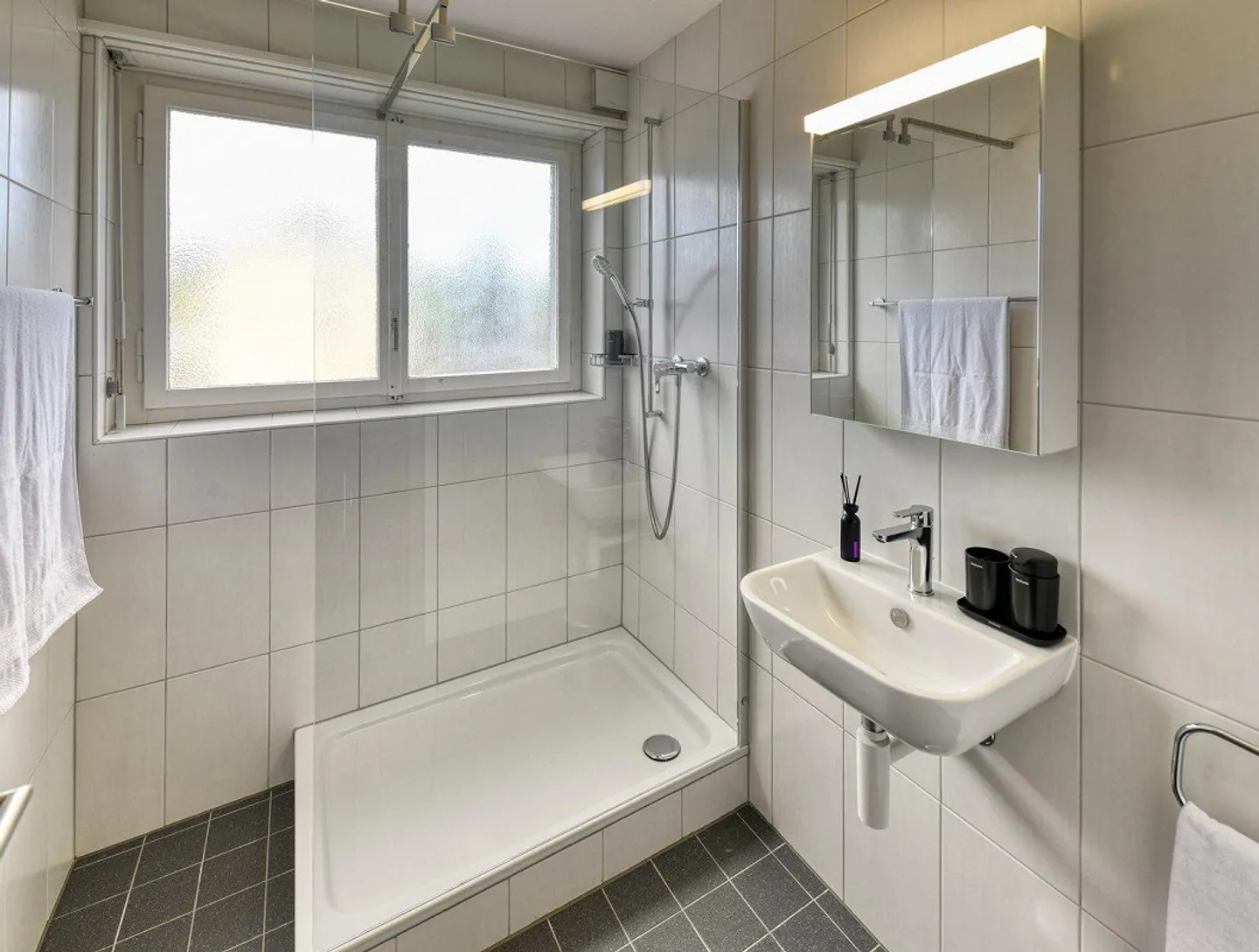 Appartamento "F/A-18" recentemente ristrutturato e arredato a Emmenbrücke - Foto 5 di 8