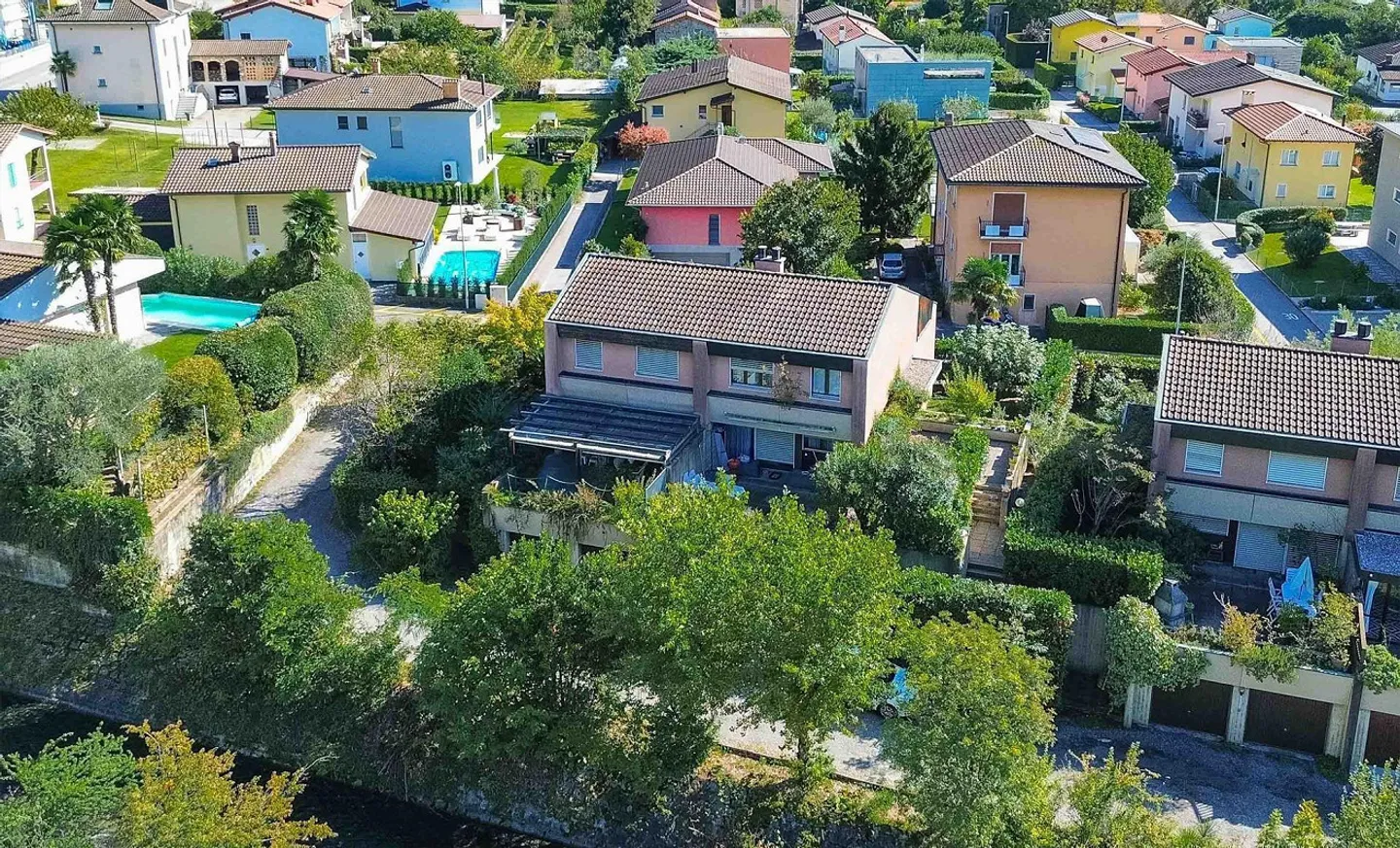 Geräumiges Doppelhaus mit Garten in Melano - Foto 15 von 19