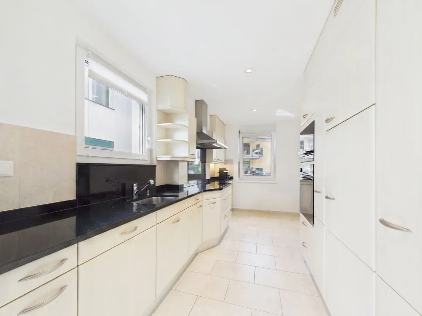 Spacious Apartment with Large Terrace - Photo 4 of 13