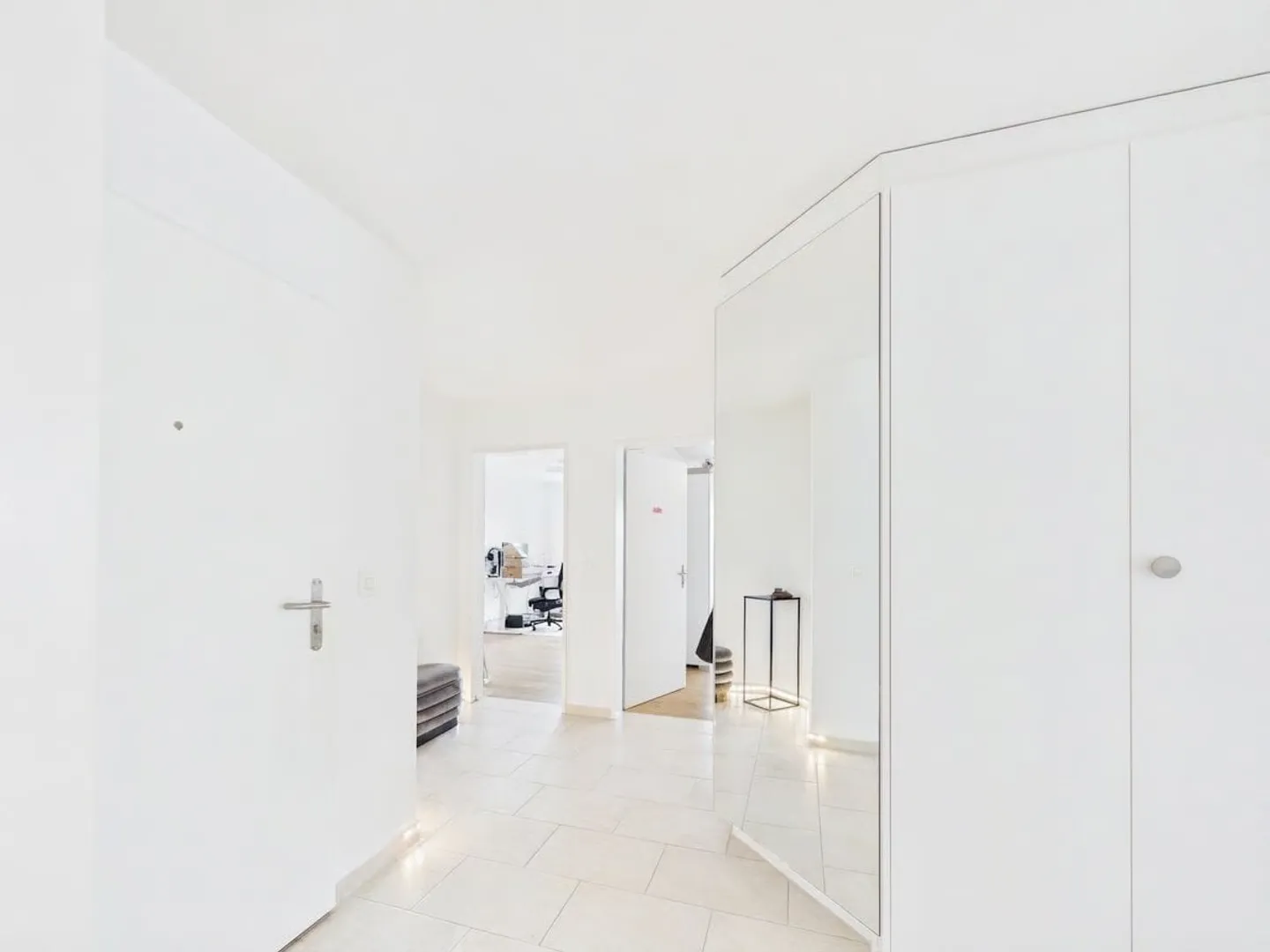 Spacious Apartment with Large Terrace - Photo 9 of 13