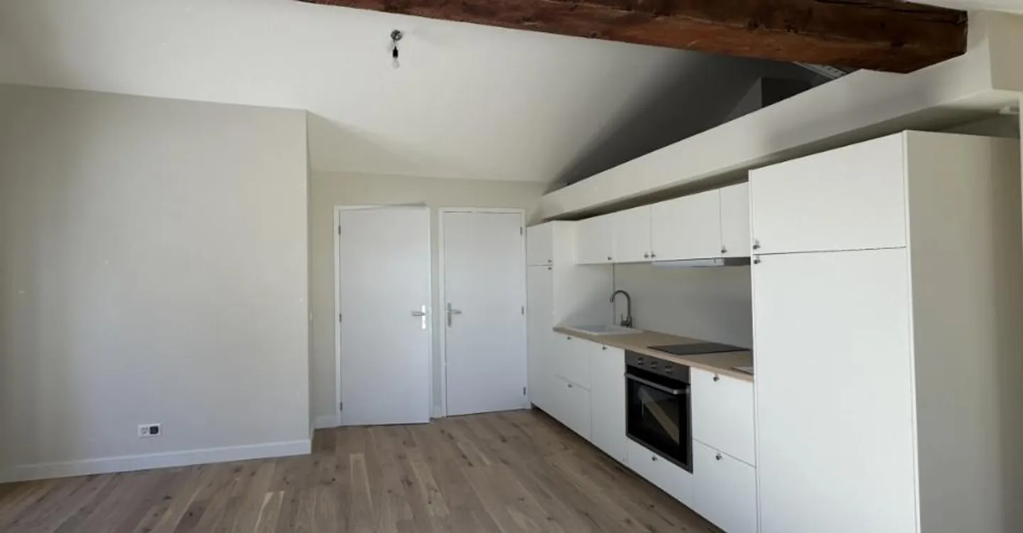 Charmant Appartement Dernier Étage - Photo 3 sur 9