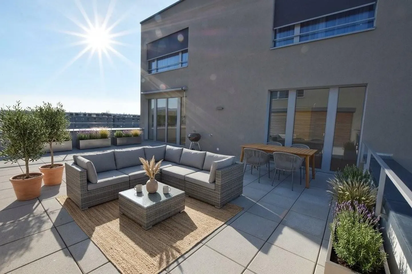 Appartement moderne de 3,5 pièces avec grande terrasse - Photo 1 sur 11