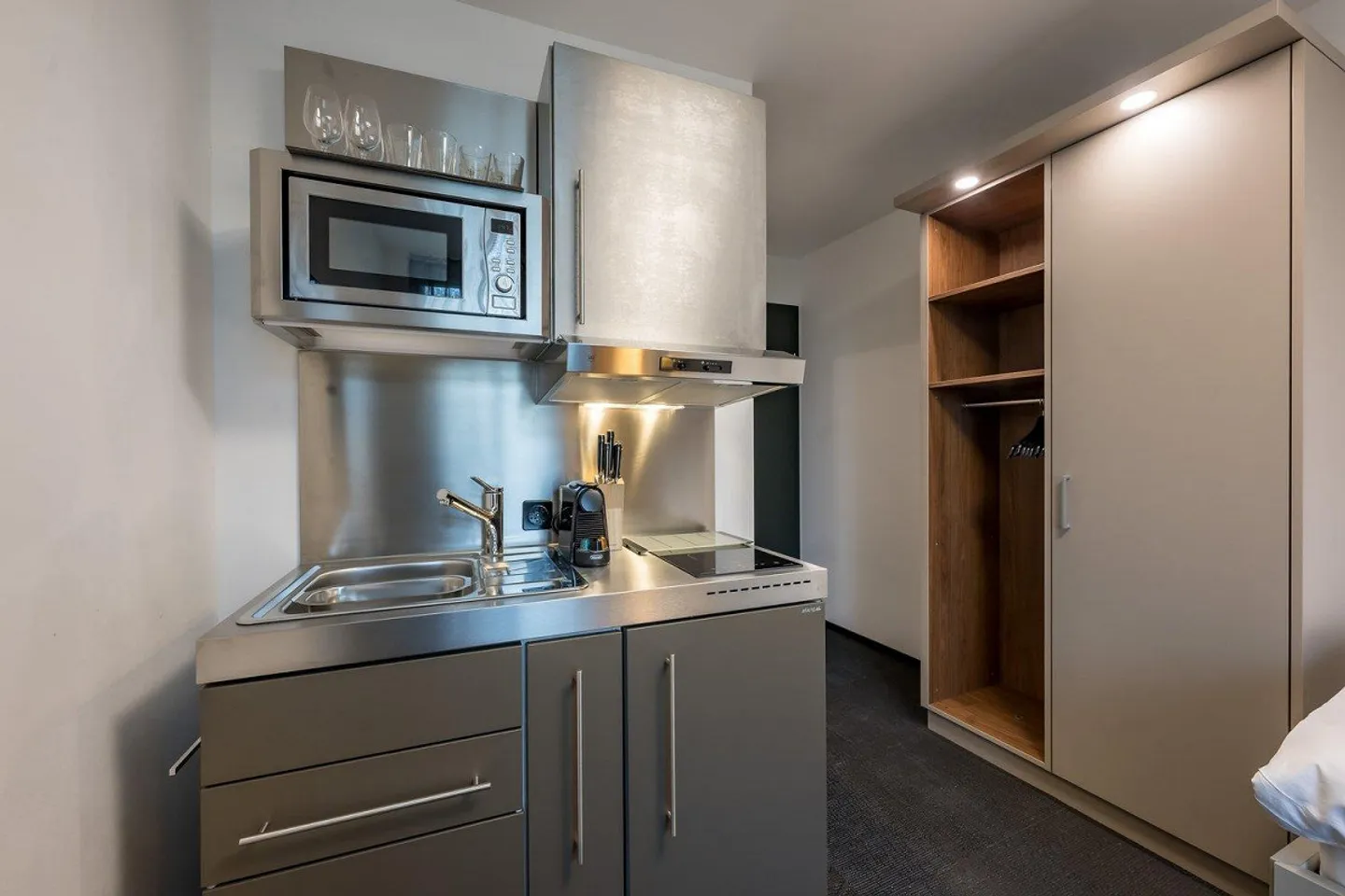 Nuovo studio arredato in una posizione molto centrale a Kriens - Foto 7 di 10