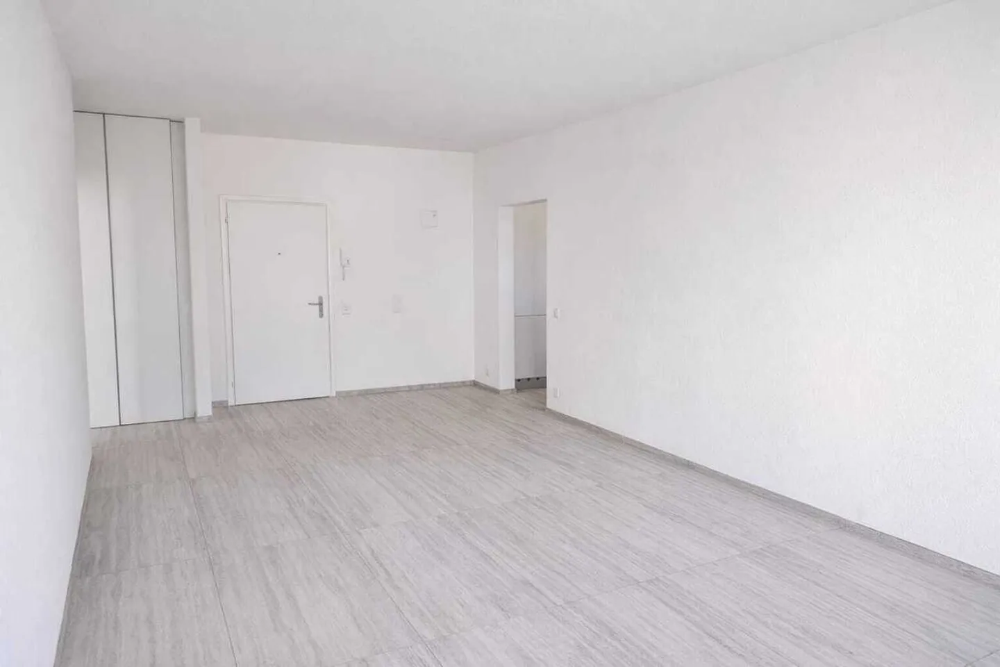 Appartement 2,5 pièces, fraîchement rénové, central à Losone - Photo 9 sur 13