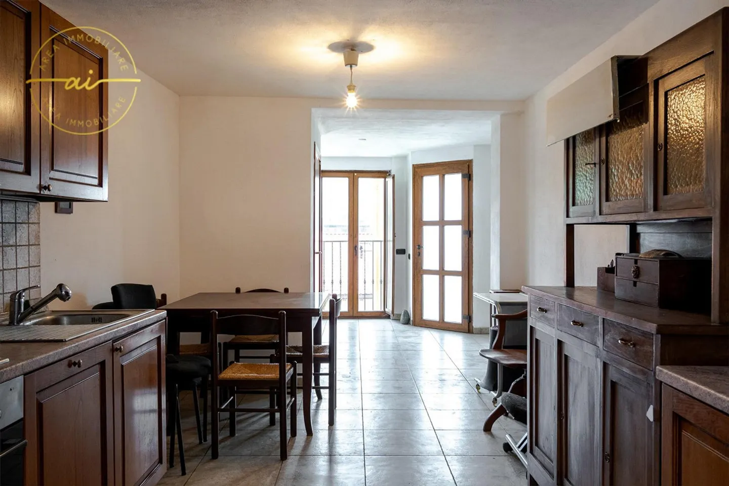 MEHRFAMILIENHAUS MIT 3 WOHNUNGEN ZU VERKAUFEN - Foto 9 von 13