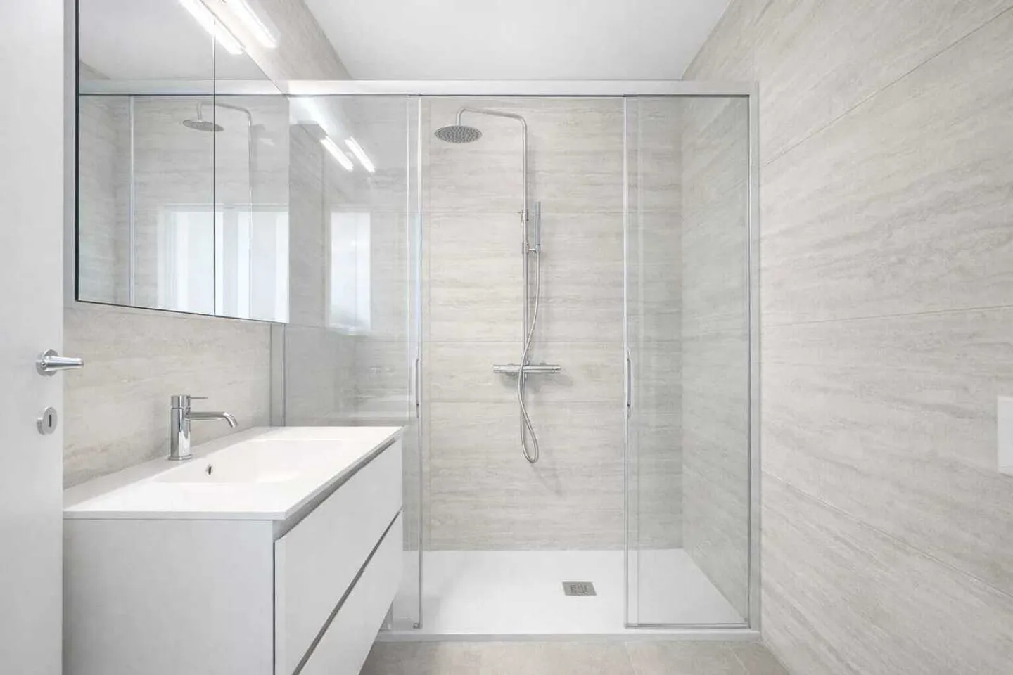 Appartement 2,5 pièces, fraîchement rénové, central à Losone - Photo 13 sur 13