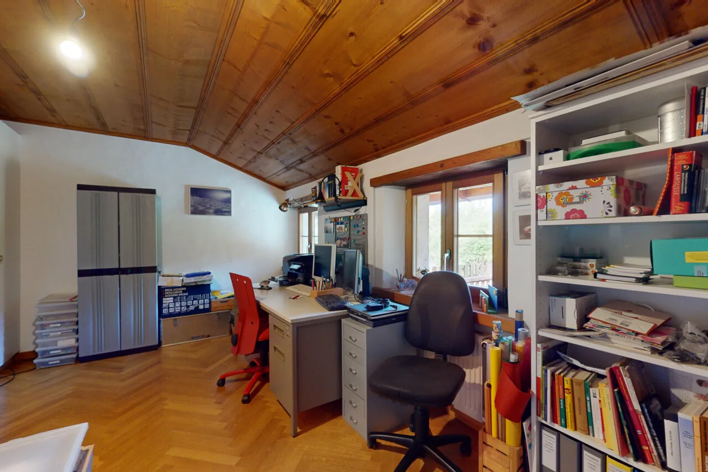 Die perfekte Balance: Zeitgenössische Eleganz und Ruhe in Court - Foto 18 von 28