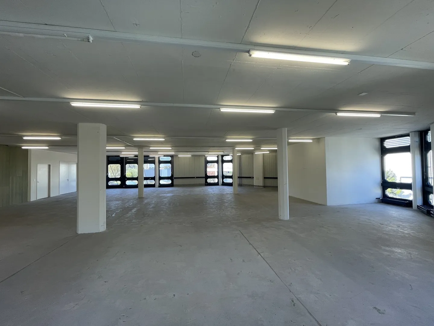Versatile Office Space in Grindel - Photo 2 of 5
