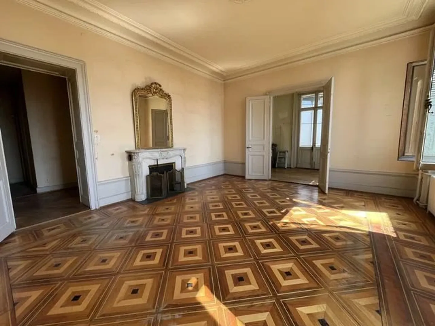 Appartamento con 4 stanze al piano rialzato - Foto 2 di 9