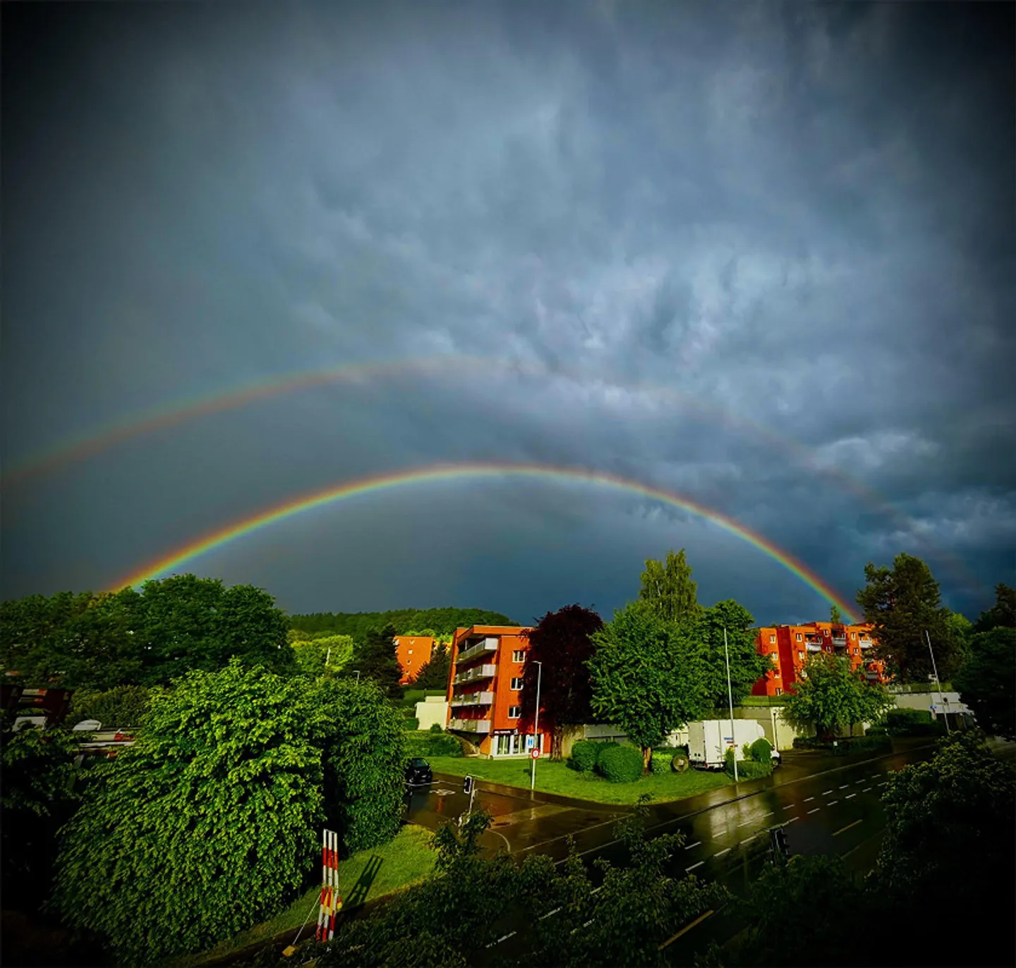 Geräumige Attikawohnung mit Terrasse - Foto 3 von 11