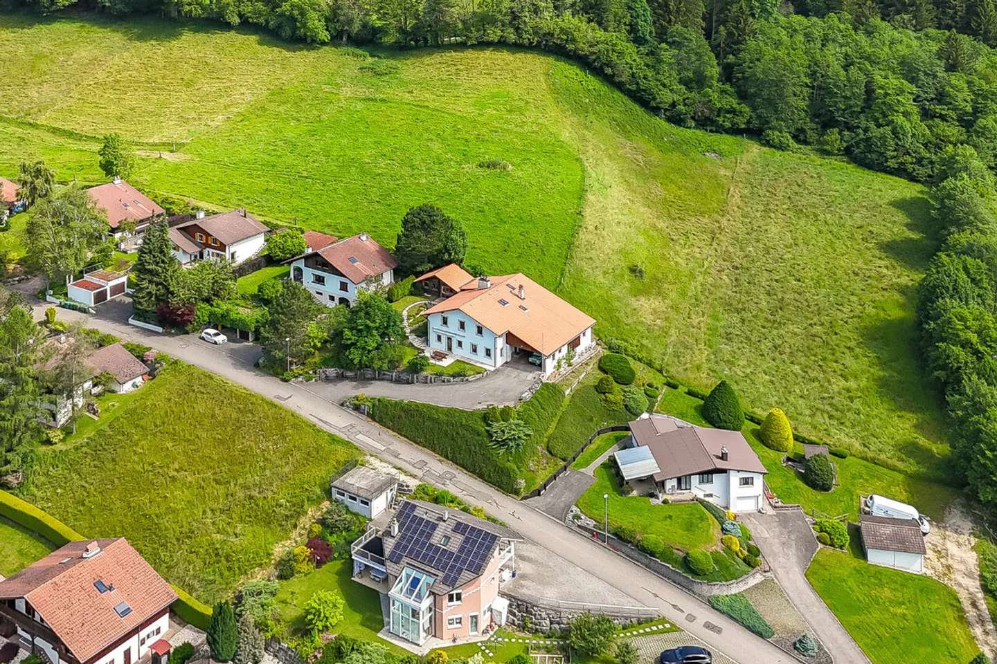 Die perfekte Balance: Zeitgenössische Eleganz und Ruhe in Court - Foto 27 von 28