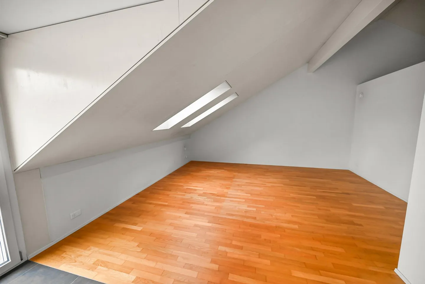 Penthouse with Glass Structure. Light-Filled Living in Lengnau AG - Photo 7 of 19