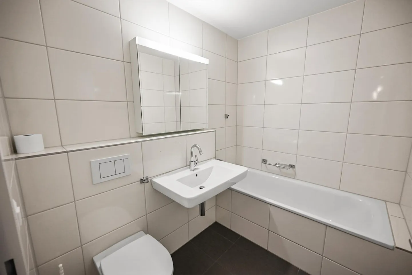 Penthouse with Glass Structure. Light-Filled Living in Lengnau AG - Photo 13 of 19