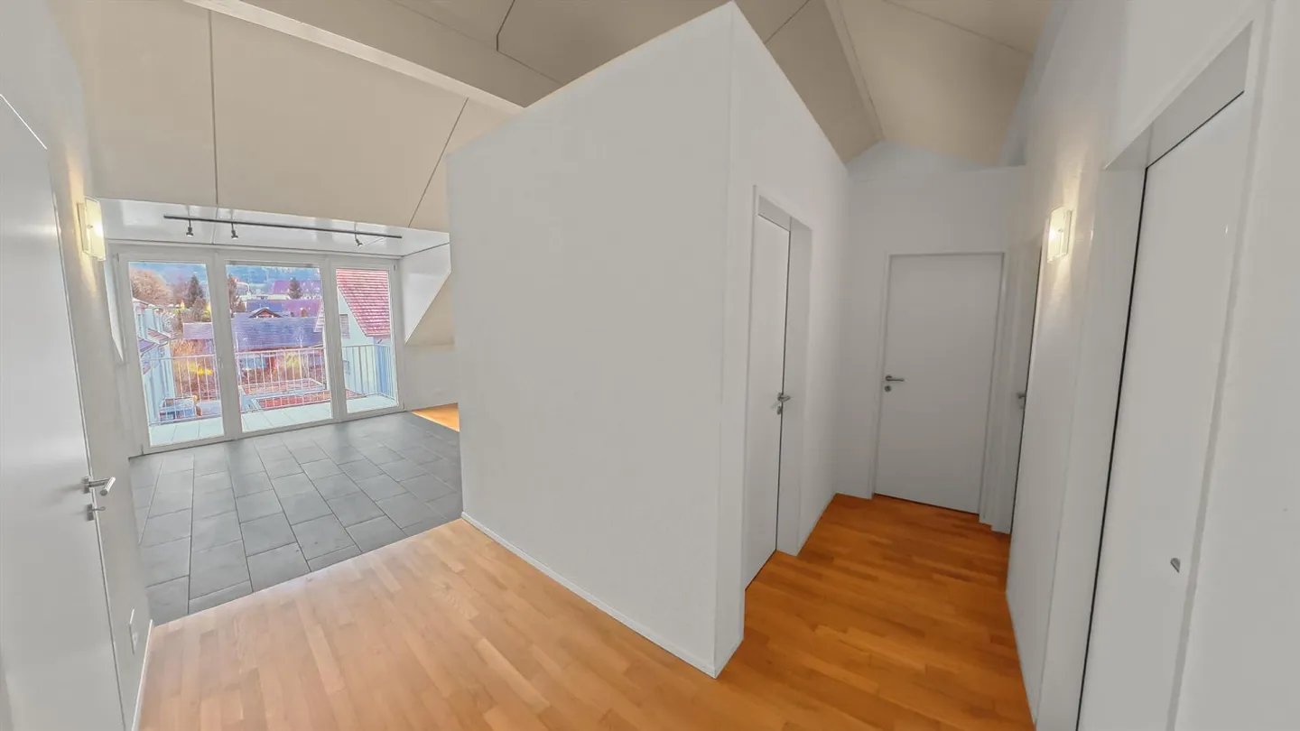 Penthouse with Glass Structure. Light-Filled Living in Lengnau AG - Photo 17 of 19