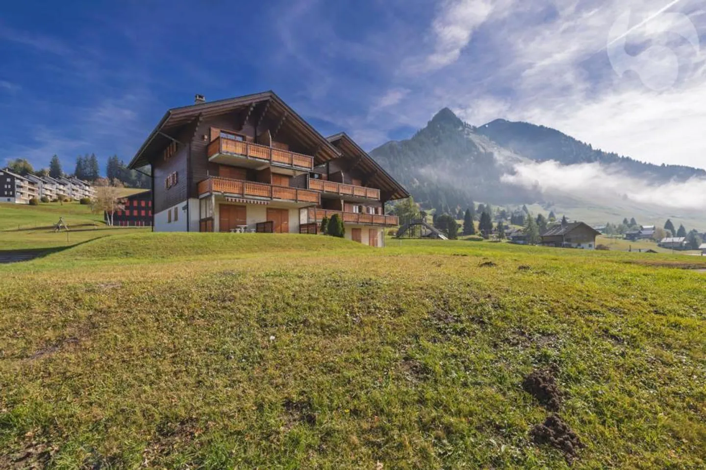 Appartement directement sur les pistes avec balcon et vue imprenable sur les montagnes - Photo 12 sur 12