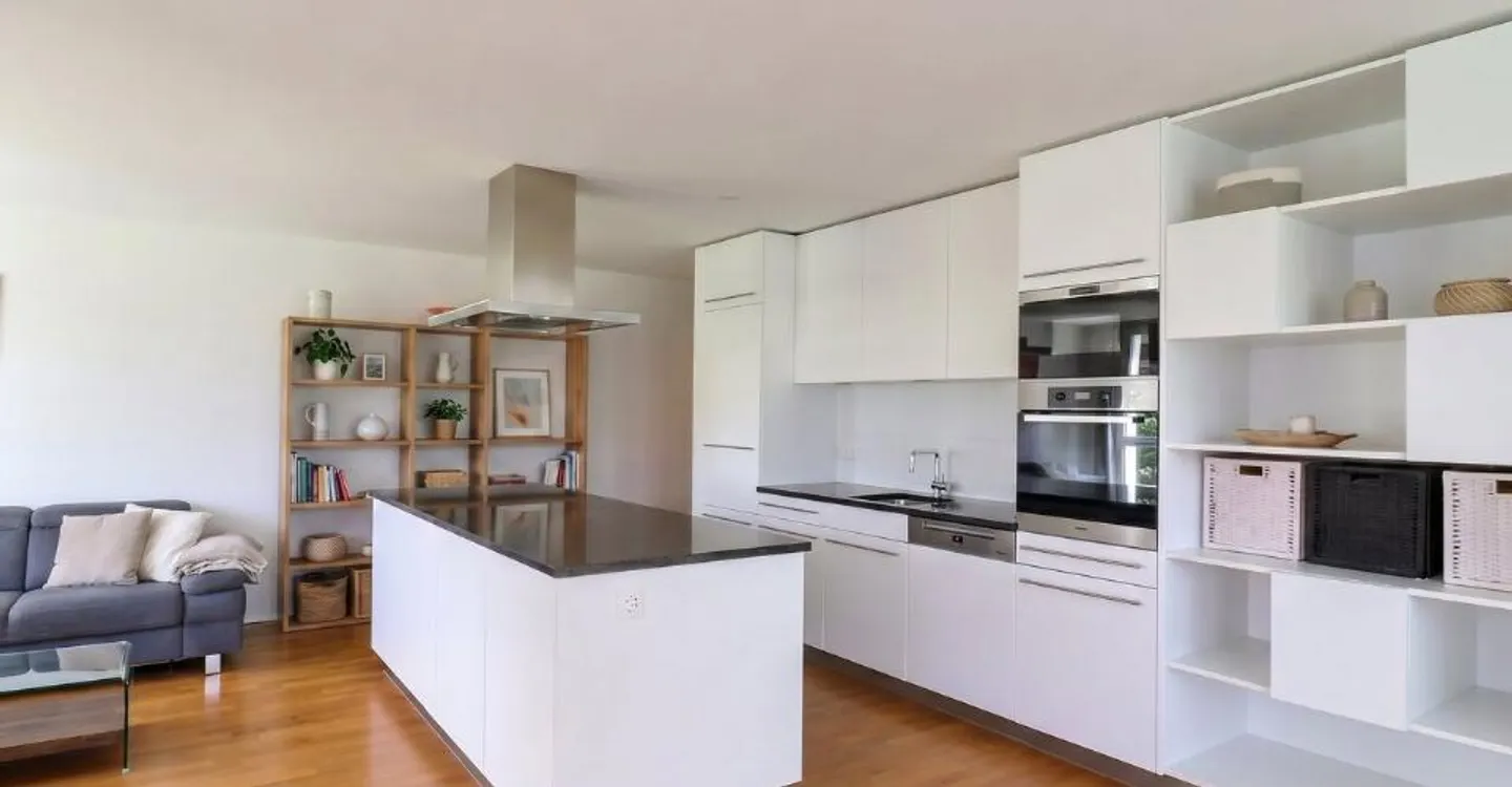 4½ Zimmer im Erdgeschoss mit Terrasse und Garten - Foto 3 von 11