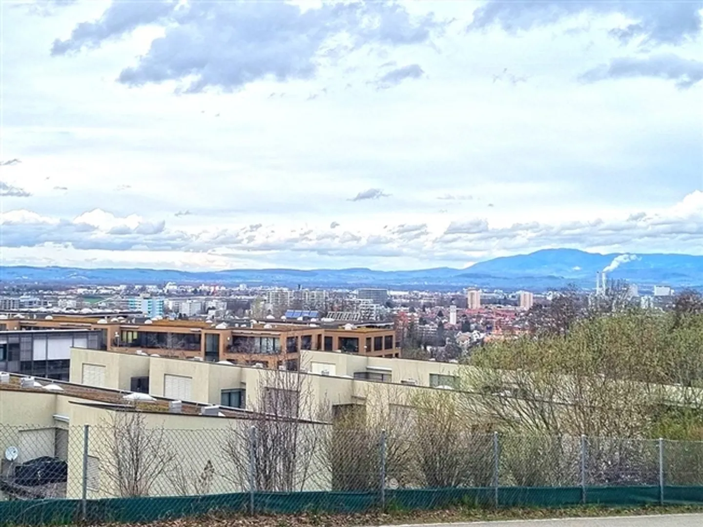 ALLSCHWIL AGGLOMERATION - HERRLICHES EINFAMILIENHAUS - 5 ZIMMER - Foto 1 von 3